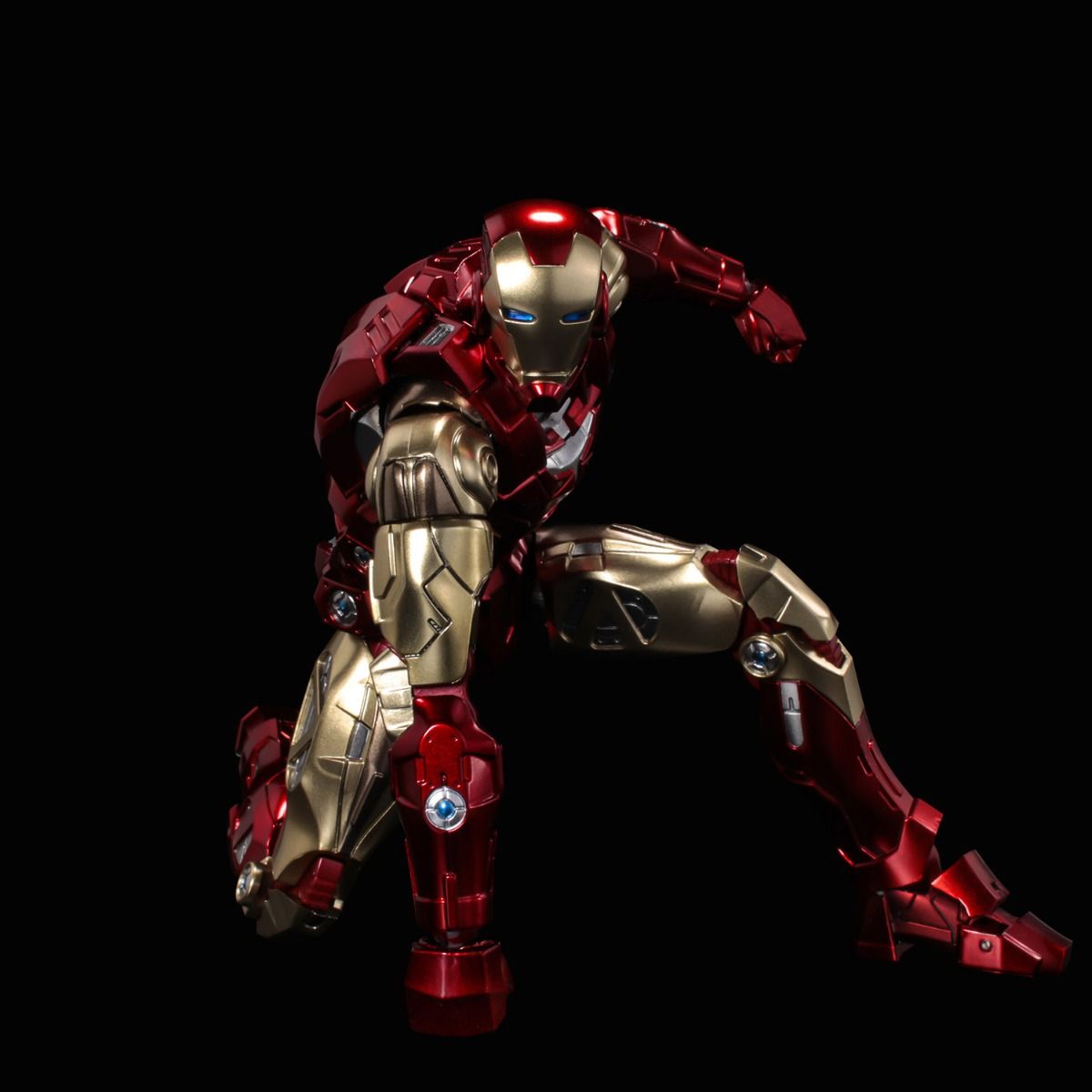 PRE-ORDER Fighting Armor - Iron Man [2nd Release]