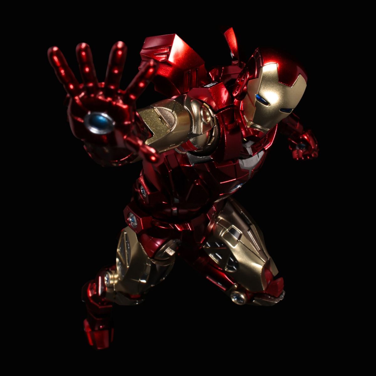PRE-ORDER Fighting Armor - Iron Man [2nd Release]