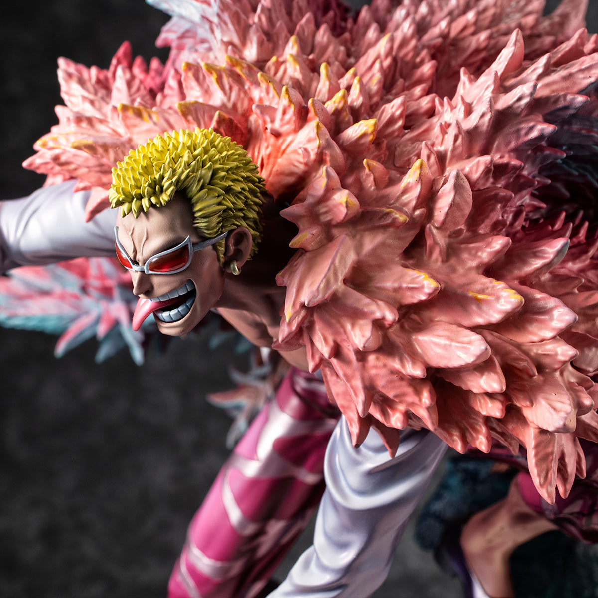 PRE-ORDER Portrait.Of.Pirates One Piece SA-MAXIMUM - Heavenly Yaksha Donquixote Doflamingo [EXCLUSIVE]