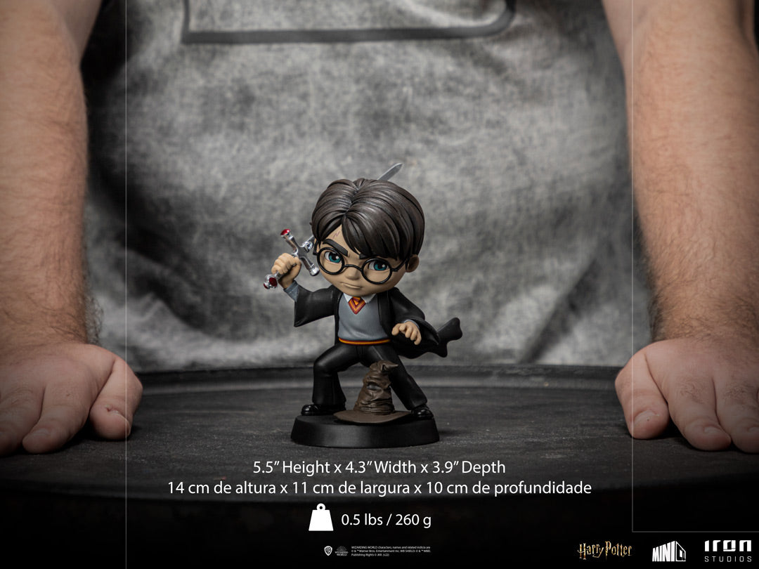 PRE-ORDER MiniCo - Harry Potter - Harry Potter with Sword of Gryffindor